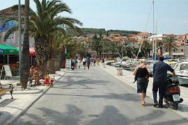  Supetar center - riva - promenade 